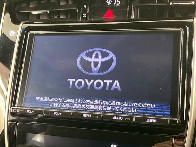 【メーカー純正ナビ】インテリアに溶け込むスタイリッシュな「専用設計」メーカーナビを装備♪視認性や操作性など基本性能にも優れ、より上質なカーライフをお楽しみいただけます。