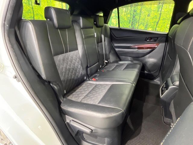 後部座席も気になるようなキズ・汚れやへたり等、大きなダメージはなく、良好な状態です。