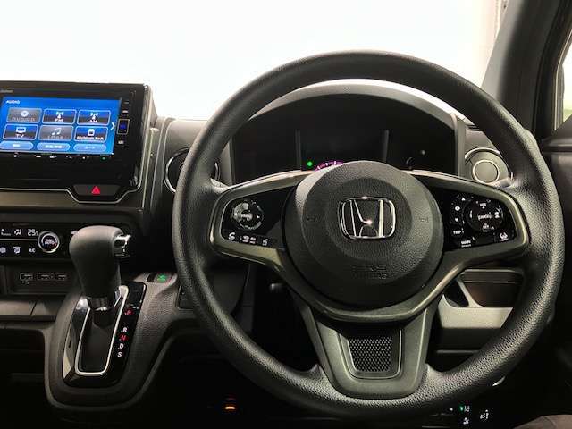 握りやすいハンドルで運転しやすいです！
