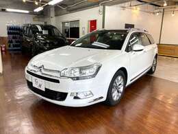 お洒落で可愛くも乗れるフランス車は女性にとってファッションの一部として取り入れられる方もいらっしゃいます☆