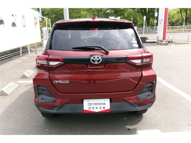後方からの写真です。大きなバックドアで荷室も確保。