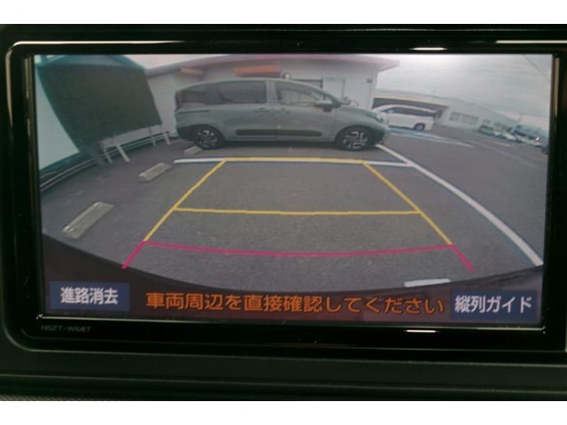 バックガイドモニターで、後方を確認しながら安心して駐車することができます。運転初心者も熟練者も必須の機能ですよ！