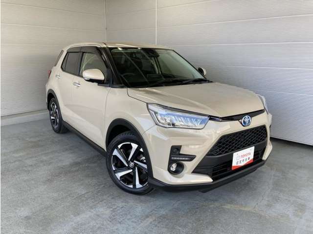 「中古車ハイブリッド保証」付き。ハイブリット機構を無償で保証します。保証期間は初度登録年月から10年目まで、または3年間の長い方。但し累計走行距離が20万km以内。