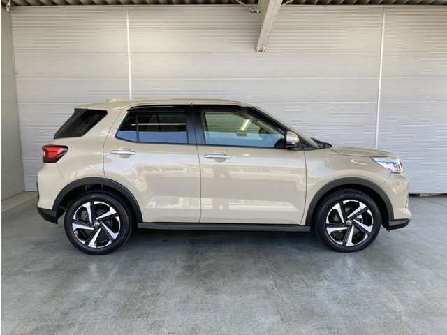 全車1年間の走行距離無制限のロングラン保証付きです。また、さらに安心をお求めの方には1年～2年の保証延長ができる「ロングランα保証」（有償）もお選びいただけます。