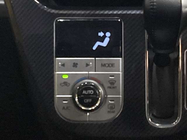 操作簡単オ-トエアコン、スイッチが大きので使いやすく、乗っている人の好みの温度にセットするだけで車内はいつでも快適♪♪