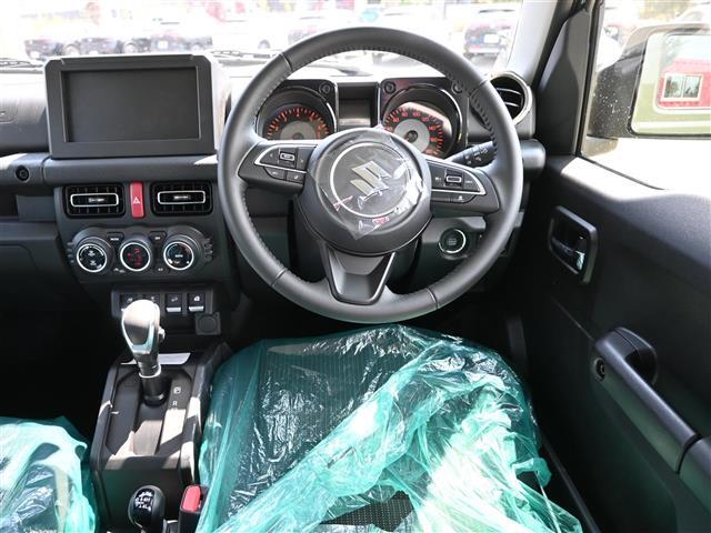 【運転席】座り心地が良いシートなので長時間の運転でも快適にお過ごしいただけます。新品のフロアマットのご注文も可能です。掲載箇所以外にご希望の写真がございましたらお気軽にお問い合わせ下さい。