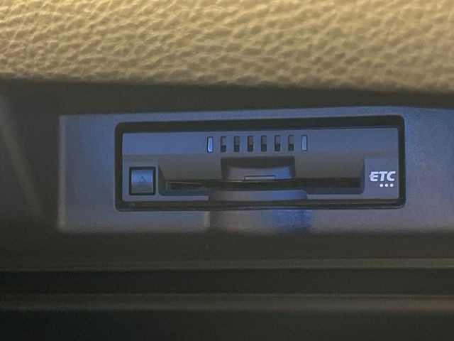 【ETC】高速道路の料金所をストレスなく通過！話題のスポットやサービスエリアに多い「スマートIC」利用時は必須のアイテムです。当店でセットアップを実施、ご納車当日からすぐにご利用いただけます！