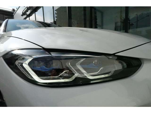 BMWレーザーライト装備☆従来のLEDヘッドライトのロービームの約2倍に相当する距離を照らすことが可能なヘッドライトシステムです☆
