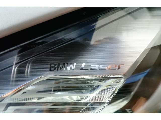 BMWレーザーライト装備☆従来のLEDヘッドライトのロービームの約2倍に相当する距離を照らすことが可能なヘッドライトシステムです☆