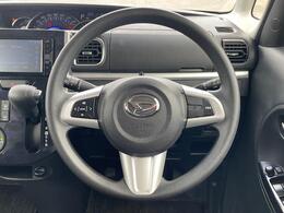 【ステアリングリモコン】運転中に前方から目線をそらすことなく、オーディオ等の操作が可能な便利機能です。安心＆快適なドライブが可能です。