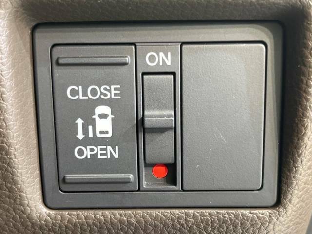【パワースライドドア】スマートキーや運転席のスイッチで後席両側スライドドアの開閉が可能♪電動だから力を入れてドアを開ける必要が無く、小さなお子様でも簡単に開け閉めでき快適です♪