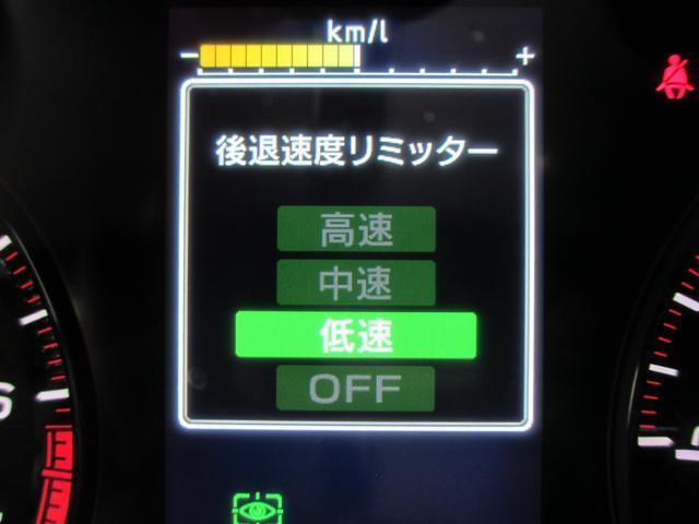 リバース時は、飛び出し防止用の後退時速度リミッターが付いております。