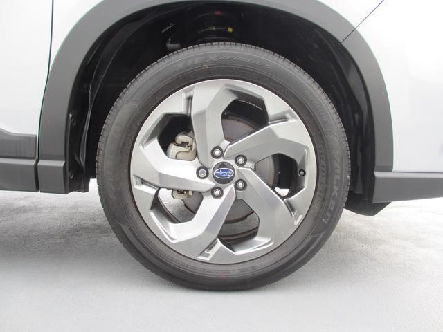 タイヤサイズは225/55R18 純正アルミホイール装着です！