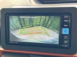 【バックカメラ】駐車時に後方がリアルタイム映像で確認できます。大型商業施設や立体駐車場での駐車時や、夜間のバック時に大活躍！運転スキルに関わらず、今や必須となった装備のひとつです！