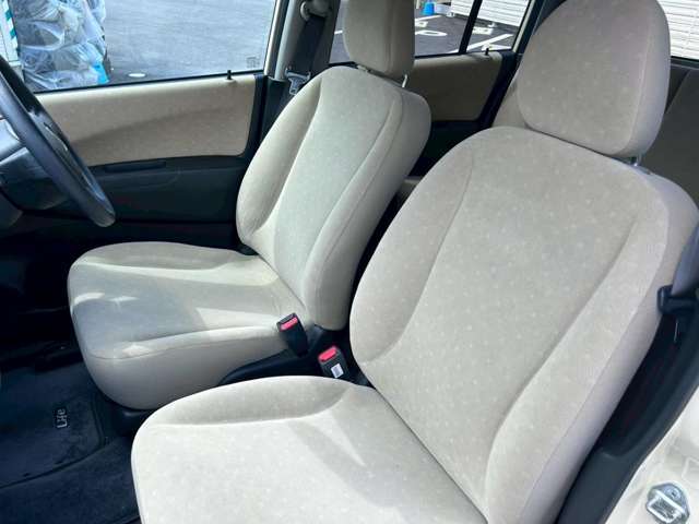 ★☆全車、内外装のクリーニング後に天然カルナバ配合のWAXで仕上げ後にご納車致します。ツヤツヤ♪☆★