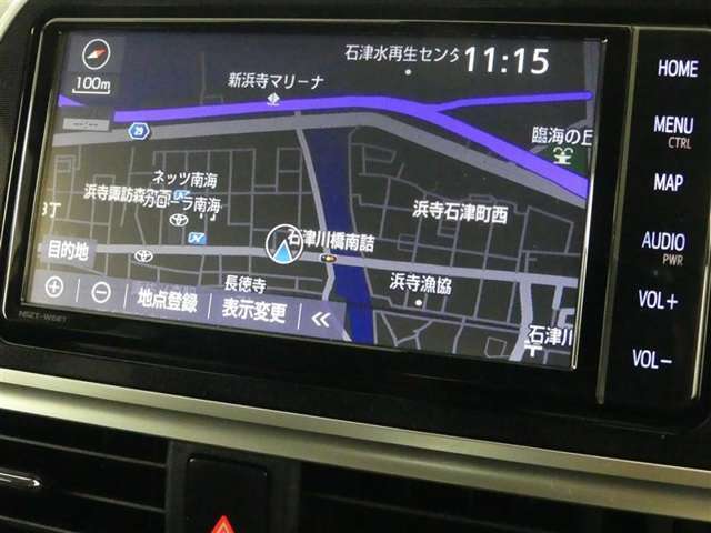 純正ナビを装備。タッチパネル式で使いやすく、お出かけもラクラクです。