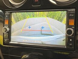 【バックカメラ】駐車時に後方がリアルタイム映像で確認できます。大型商業施設や立体駐車場での駐車時や、夜間のバック時に大活躍！運転スキルに関わらず、今や必須となった装備のひとつです！