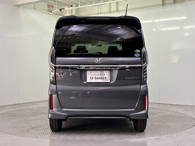 令和3年式のN-BOXカスタム入庫！！ホンダセンシング搭載車！！左側電動スライドドア！！フロント左右シートヒーター！！ETC！！サイドカーテンエアバッグ！！純正アルミホイール！！USB充電接続ジャック