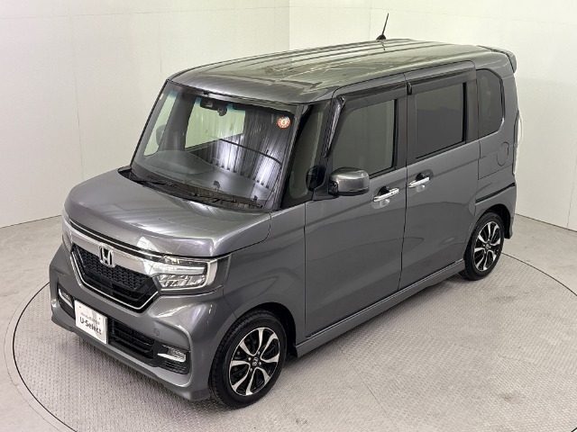 令和3年式のN-BOXカスタム入庫！！ホンダセンシング搭載車！！左側電動スライドドア！！フロント左右シートヒーター！！ETC！！サイドカーテンエアバッグ！！純正アルミホイール！！USB充電接続ジャック