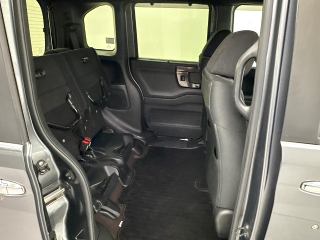 リアシートスライド＆チップアップ可能！！