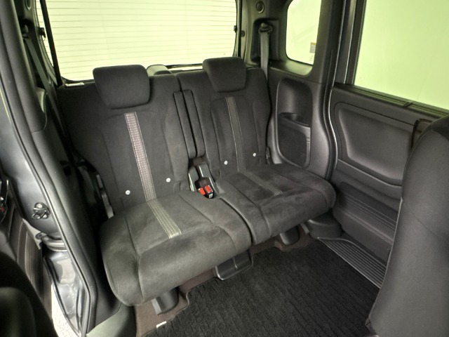 リアシートスライド＆チップアップ可能！！