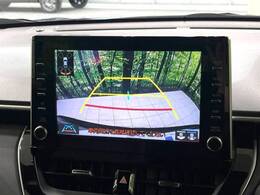 【バックカメラ】駐車時に後方がリアルタイム映像で確認できます。大型商業施設や立体駐車場での駐車時や、夜間のバック時に大活躍！運転スキルに関わらず、今や必須となった装備のひとつです！
