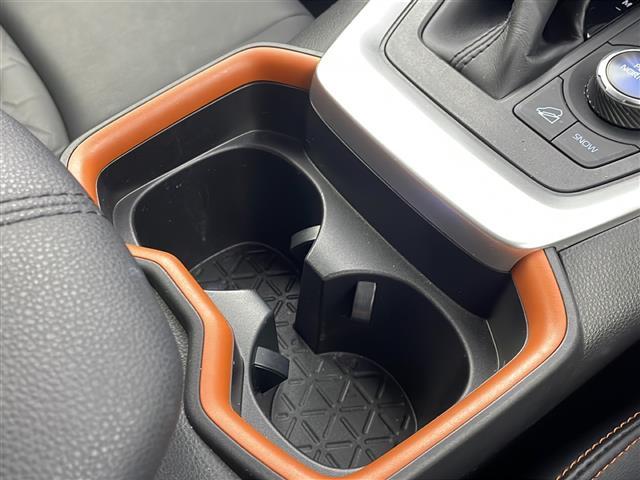 【ドリンクホルダー】長時間のドライブを快適に過ごすために、必須の車内アイテムですね。