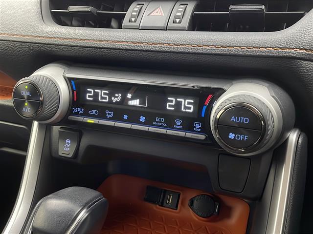 【運転席操作部】快適なドライブを楽しむための機能が装備されています！運転席から触れるので、使いやすいです！除菌プランいれていただくと、さらに清潔で安心していただけます！