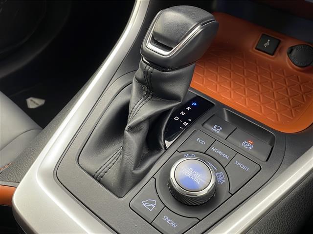 【シフトレバー】シフトも操作しやすく快適なドライブを楽しんでいただけます！