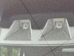 【スマートアシスト】走行中に前方の車両等を認識し、衝突しそうな時は警報とブレーキで衝突回避と被害軽減をアシスト。より安全にドライブをお楽しみいただけます。