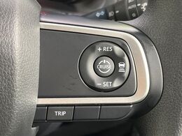 【アダプティブクルーズコントロール】高速道路での長距離走行が楽に！！自動で速度を保つクルーズコントロールが、衝突軽減システムと連携し、前方の車両を感知して車間を保つように速度調節してくれます！！