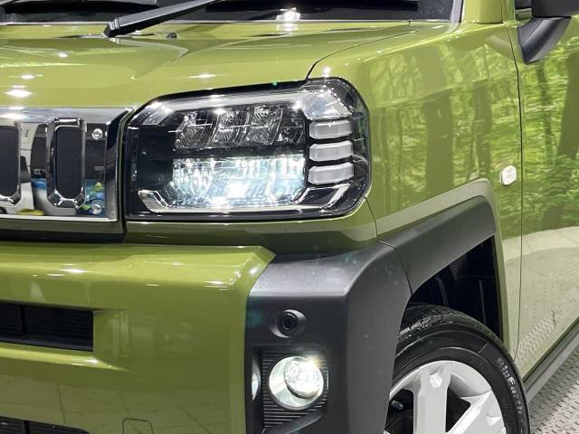 【LEDヘッドライト】悪天候や夜間走行時も良好な視界を確保し安心して運転できる高輝度LEDヘッドライトを装備！点灯速度が早く、消費電力も抑えられています。