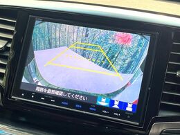 【バックカメラ】駐車時に後方がリアルタイム映像で確認できます。大型商業施設や立体駐車場での駐車時や、夜間のバック時に大活躍！運転スキルに関わらず、今や必須となった装備のひとつです！