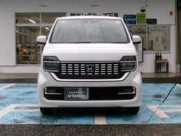 9灯式フルLEDヘッドライトで夜も安心