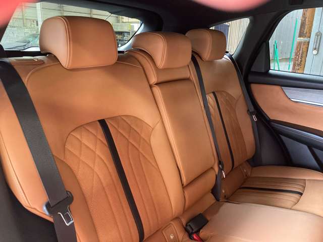 G-ベクタリングコントロールプラス（GVCPlus）は、ドライバーの素早いハンドル操作に対する車両の追従性を高めるとともに挙動の収束性をサポートします。特に後部座席では、揺れが少なく感じられます。