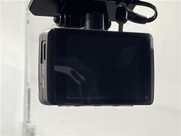 【ドライブレコーダー】映像・音声などの運転中の記録を残します。事故などを起こした起こされた時の証拠になりえますので、もしも時でも安心ですね。