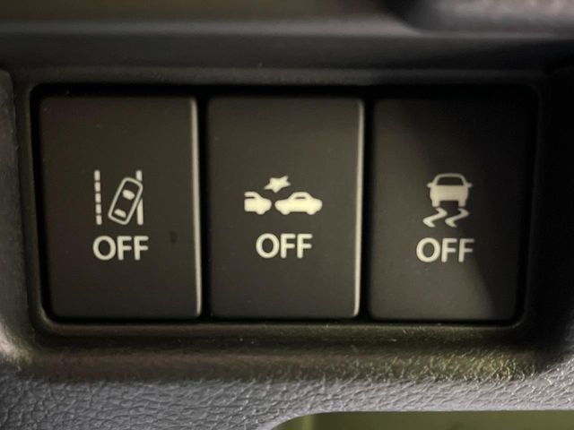 【i-ACTIVESENSE】走行中に前方の車両等を認識し、衝突しそうな時は警報とブレーキで衝突回避と被害軽減をアシスト。より安全にドライブをお楽しみいただけます。