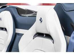 外装色はBlue America、内装色はGrigio Chiaroの組み合わせでございます。