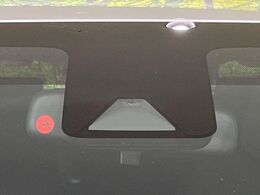 【トヨタセーフティセンス】走行中に前方の車両等を認識し、衝突しそうな時は警報とブレーキで衝突回避と被害軽減をアシスト。より安全にドライブをお楽しみいただけます。