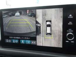 お車を上から見下ろしたような視点で駐車できる便利なマルチビューモニターも装備しています！
