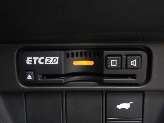 今や定番で必須アイテムのETCももちろん装備！先進タイプの2.0で装備しています！