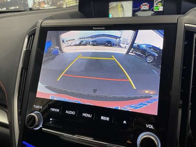 【バックカメラ】運転席から画面上で安全確認ができます。駐車が苦手な方にもオススメな便利機能です。