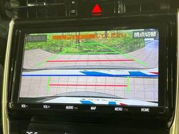 【バックカメラ】駐車時に後方がリアルタイム映像で確認できます。大型商業施設や立体駐車場での駐車時や、夜間のバック時に大活躍！運転スキルに関わらず、今や必須となった装備のひとつです！