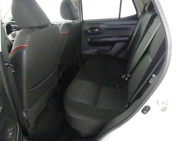 ゆとりある広々とした車内空間は、ドライブを始め買い物やレジャーなど、幅広く活躍します。一人でもみんなとでもお出かけを楽しみましょう！