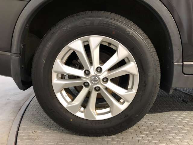 タイヤサイズは225/65R17です♪