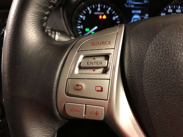 運転中便利なステアリングスイッチ付きです☆