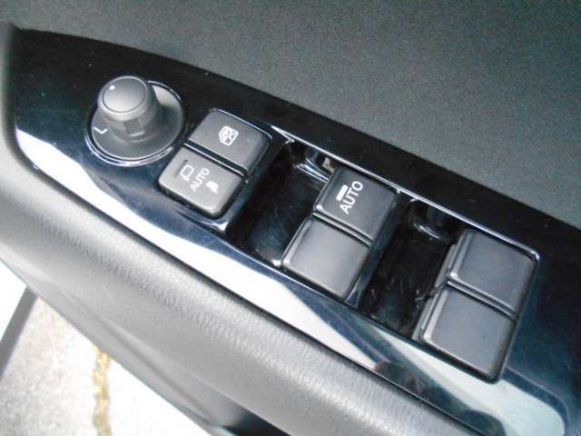 電動格納ミラーです。
