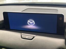 【純正ナビ】人気の純正ナビを装備。オーディオ機能も充実しており、Bluetooth接続すればお持ちのスマホやMP3プレイヤーの音楽を再生可能！毎日の運転がさらに楽しくなります！！