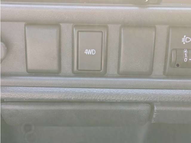 坂道や農作業で便利な4WDです(^^)/