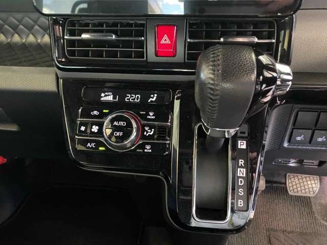 ★広々ゆったりとした車内です♪運転席からの視界も良好です(*^▽^*)★
